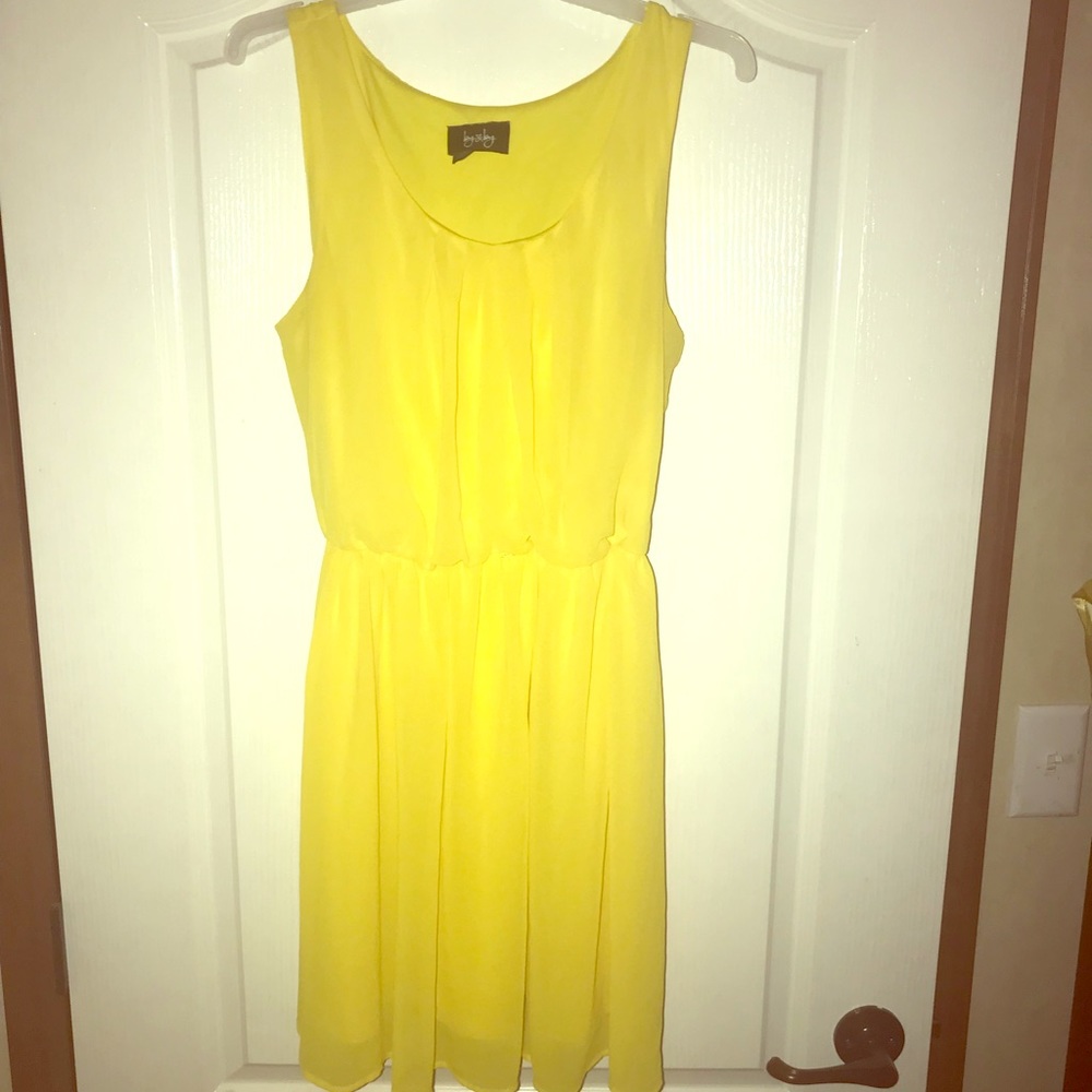 Sleeves yellow dress
